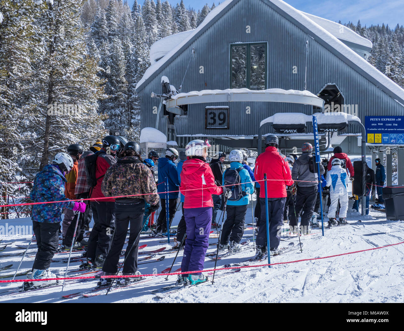 Ligne de levage chez Pete's Express 39, hiver, Blue Sky Basin, Station de Ski de Vail, Vail, Colorado. Banque D'Images