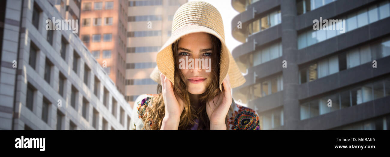 Image composite de portrait d'une belle jeune fille avec chapeau de paille Banque D'Images