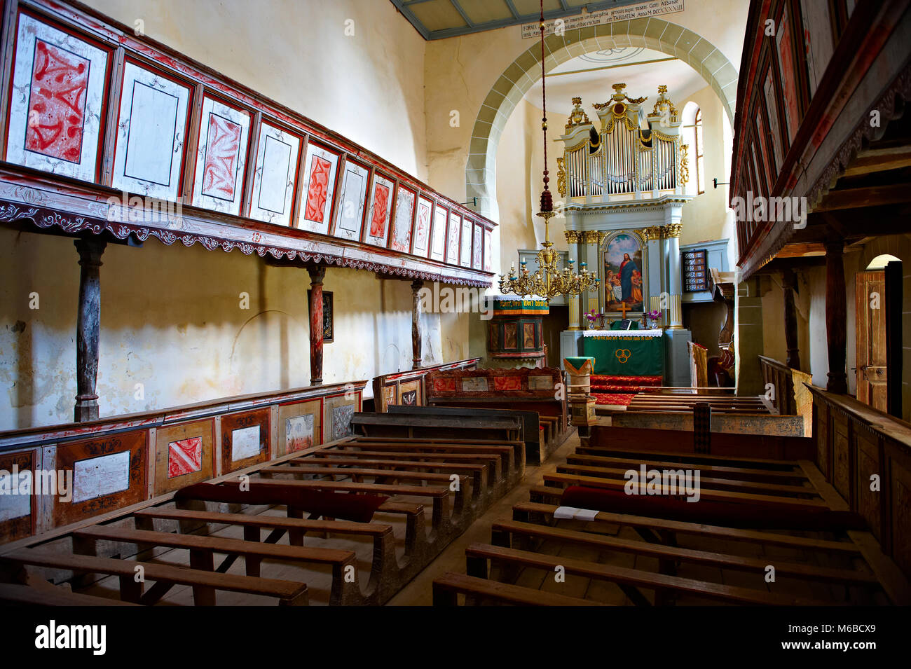 L'intérieur de l'église fortifiée médiévale Szekly de Viscri, Bune≈≈ ?ti, Bra ?ov, la Transylvanie. A commencé dans le 1100's. Site du patrimoine mondial de l'UNESCO Banque D'Images