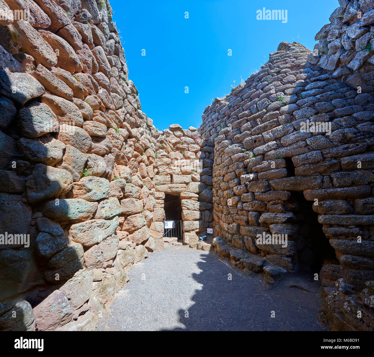 Photo et l'image de la cour intérieure de l'magalith de ruines préhistoriques Nuraghe Arrubiu Nuraghe Rouge (), site archéologique, de l'âge de Bronze (14 - Banque D'Images