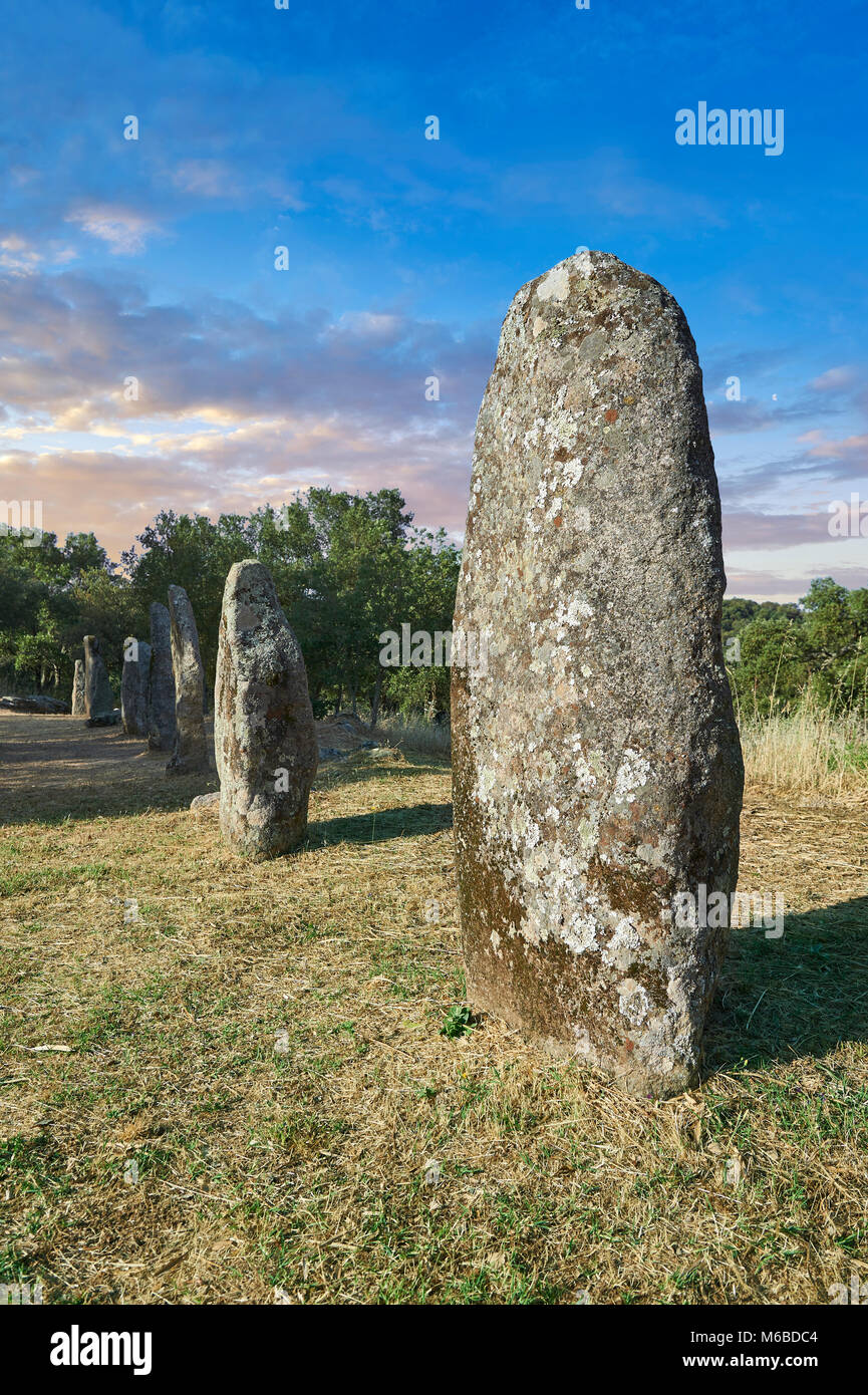 Photos et images de l'âge du Cuivre préhistoriques anthropomorphes proto standing stone statue Menhirs dans la Biru 'e archaeolological Localita Golfo di site, Sorgono, Banque D'Images