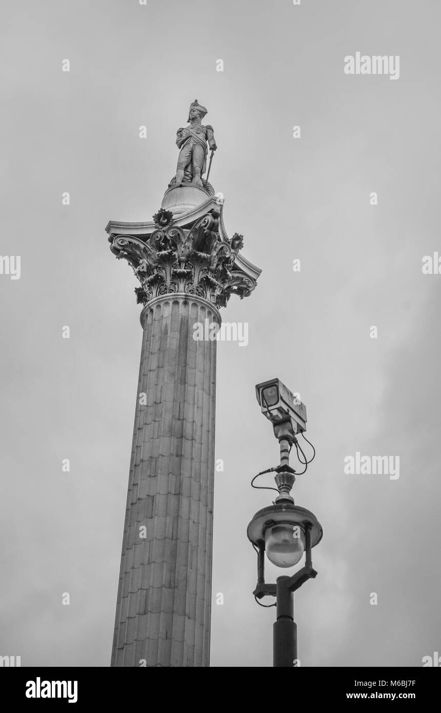 Londres, UK - OCT. 18, 2018 : la Colonne Nelson est un monument situé sur Trafalgar Square dans le centre de Londres construit pour commémorer l'amiral Horatio Nelson. Banque D'Images