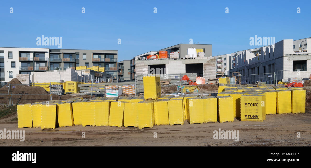 VILNIUS , Lituanie- 18 JANVIER 2018 : Lors de la construction de nouvelles maisons, blocs de béton cellulaire et de scories de l'Organisation mondiale de la marque Ytong est activement utilisé. Ytong w Banque D'Images