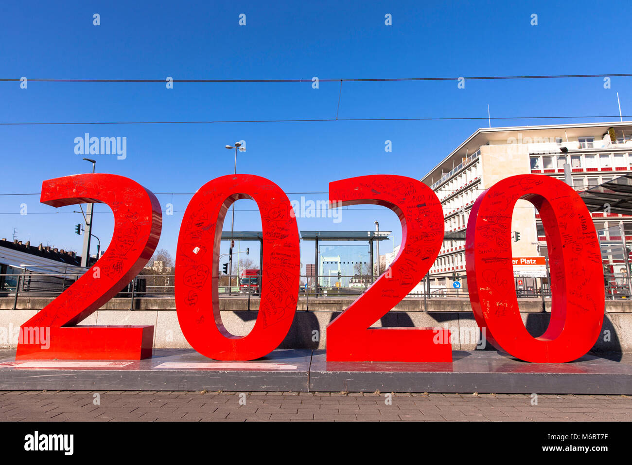 Allemagne, Cologne, logo de la programme de financement structurel Muelheim 2020 sur le Wiener square dans le quartier de Mülheim. Deutschland, Koeln, Logo des St Banque D'Images