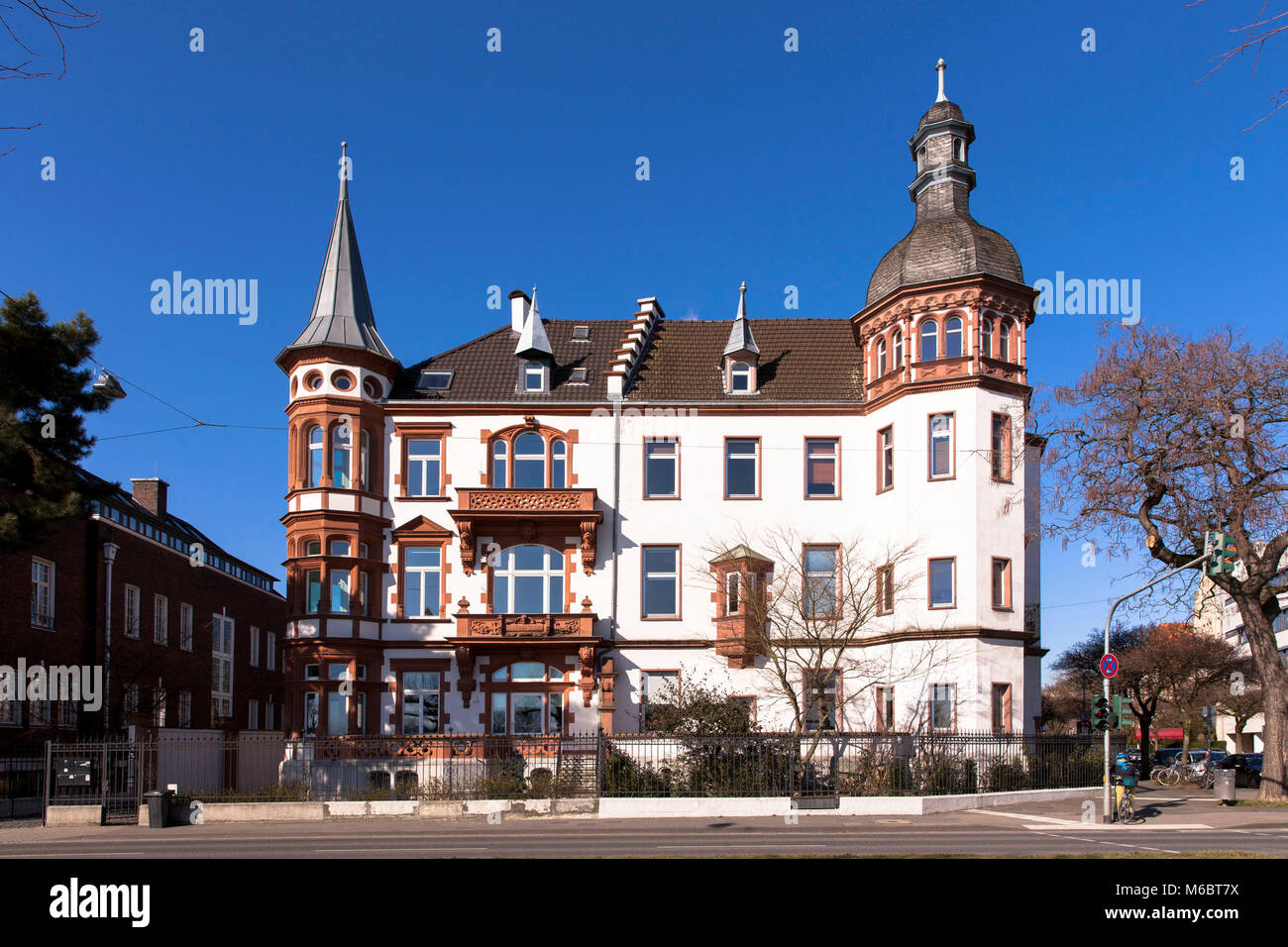 Chambre sur la rue Konrad-Adenauer-Ufer corner Rue Worringer, Cologne, Allemagne. Haus am Konrad-Adenauer-Ufer Ecke Worringer Strasse, Koeln, Deuts Banque D'Images