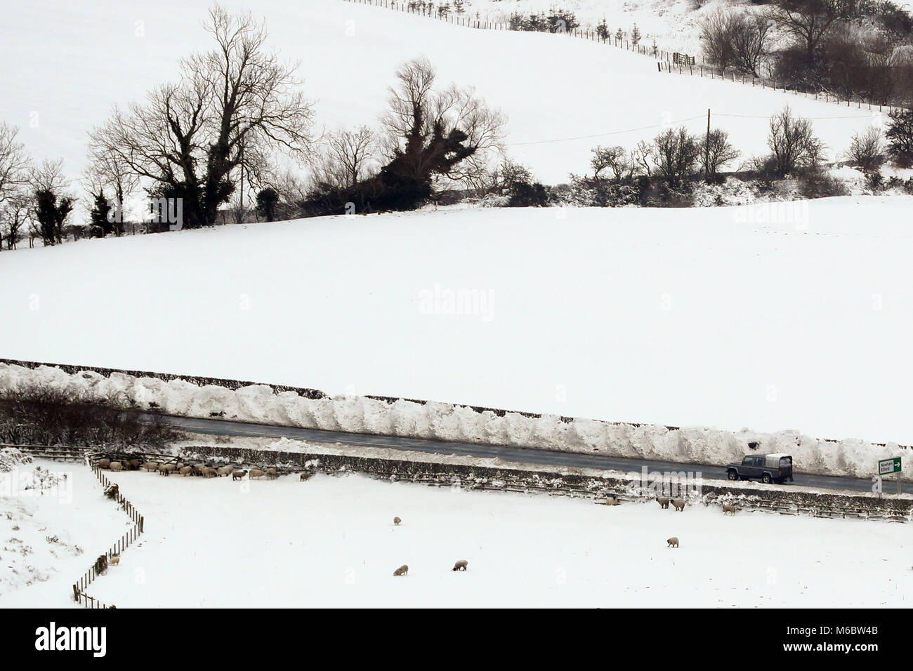 Correction RETRANSMIS LE NOM DE LA ROUTE Les voitures et les camions sur l'A1 entre Eleuthera et Alnwick comme les conditions météorologiques sévères continuent. Banque D'Images