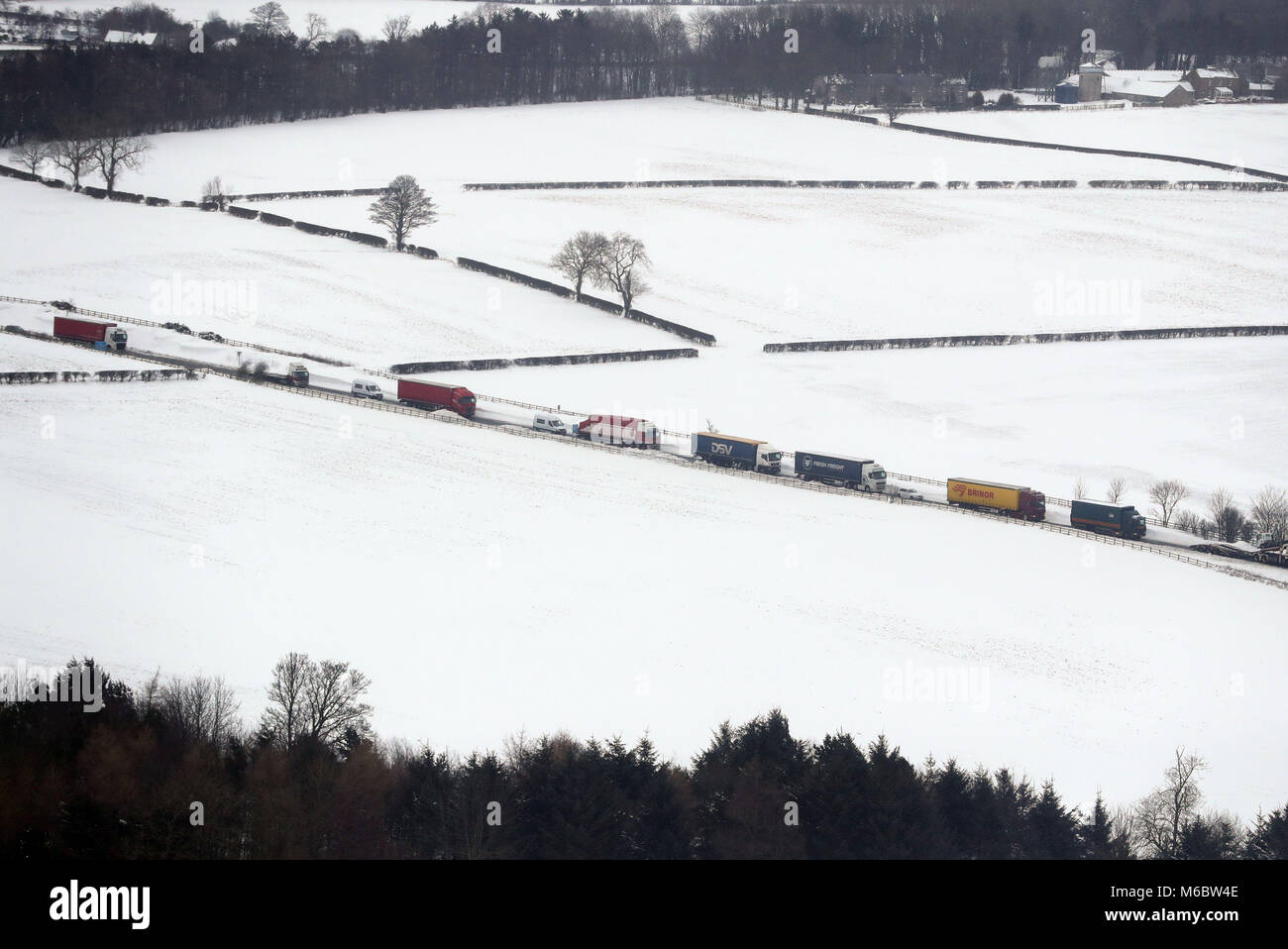 Correction RETRANSMIS LE NOM DE LA ROUTE Les voitures et les camions sur l'A1 en direction nord à Morpeth entre et Alnwick comme le mauvais temps continue. Banque D'Images