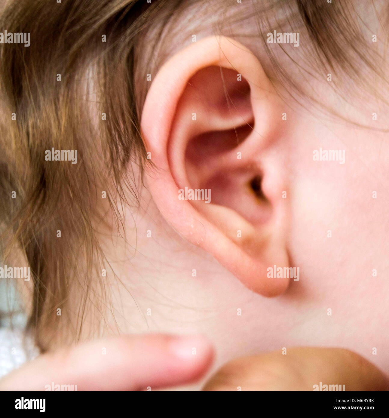 Infections d'oreille Banque de photographies et d'images à haute résolution  - Alamy