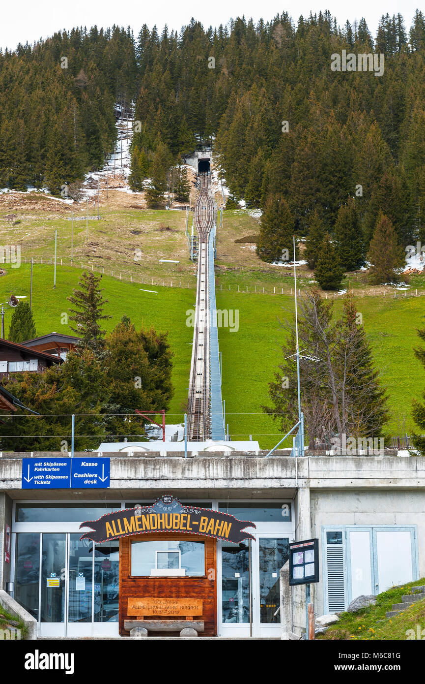 Ascenseur pour les skieurs en Murren village sur la façon de Schilthorn peak. La Suisse Banque D'Images