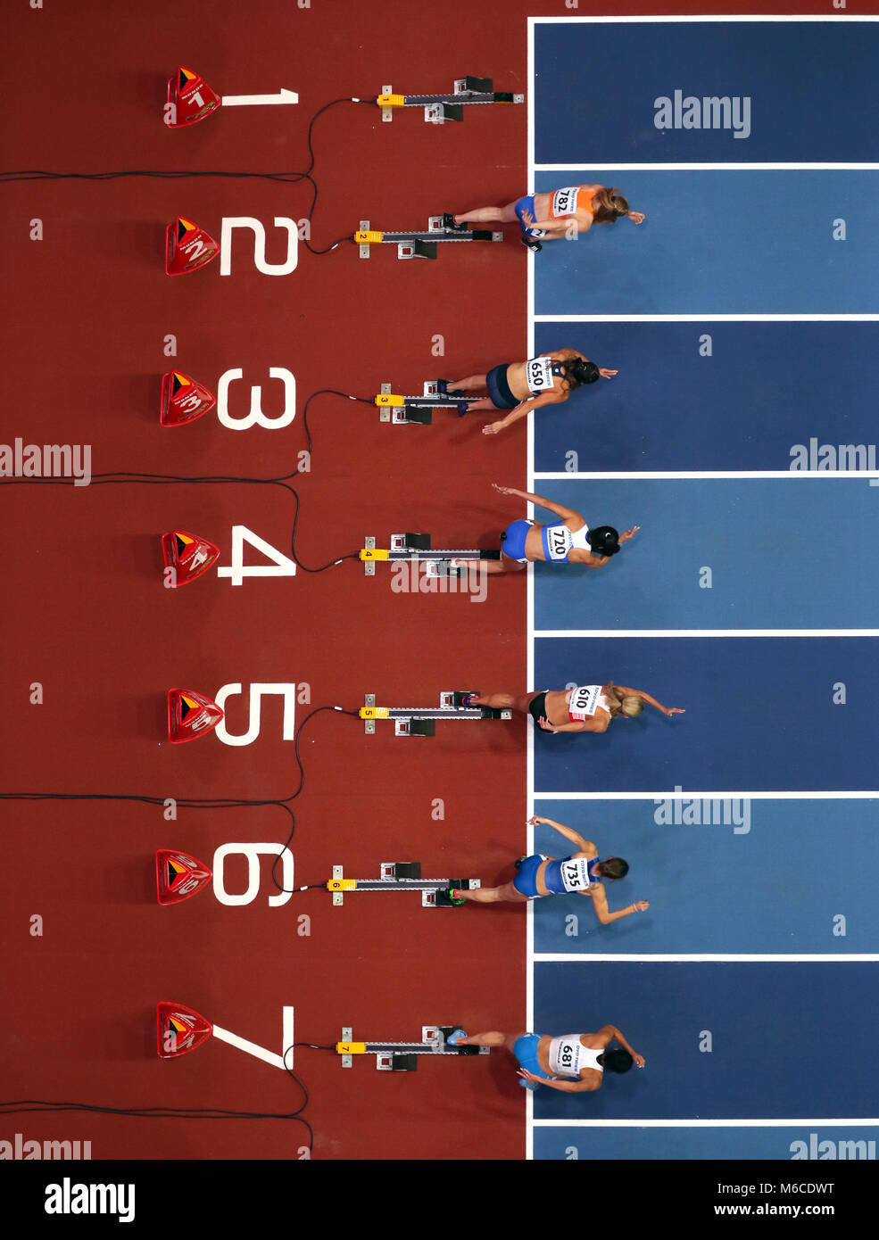 Vue générale de concurrents sur le 60 m haies femmes 1 la chaleur au cours de la deuxième journée des Championnats du Monde Indoor de l'IAAF 2018 à l'Arena de Birmingham. Banque D'Images