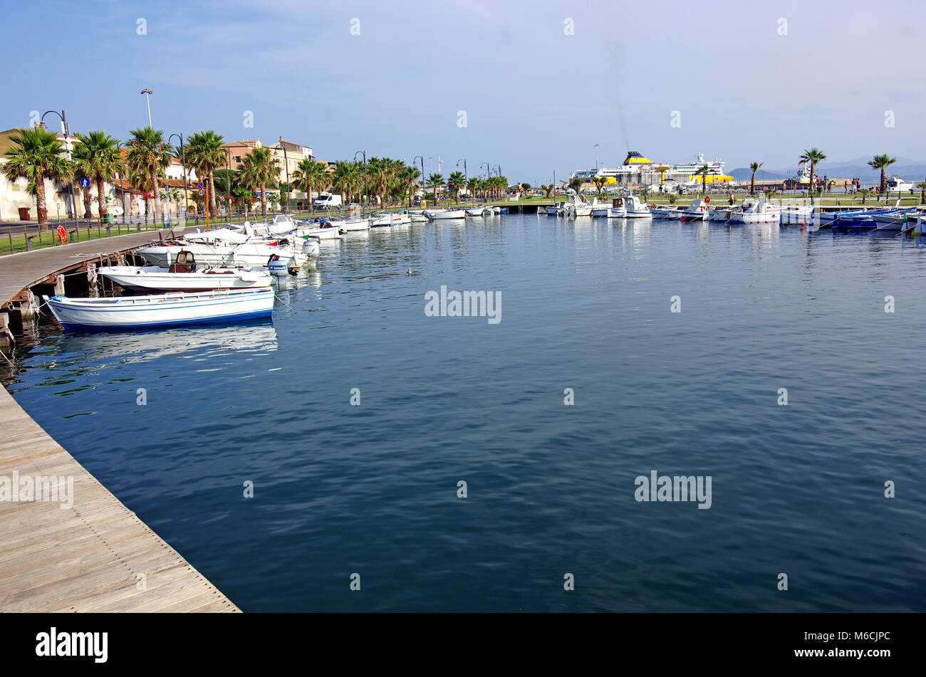 Golfo Aranci, SARDAIGNE. Le port Banque D'Images