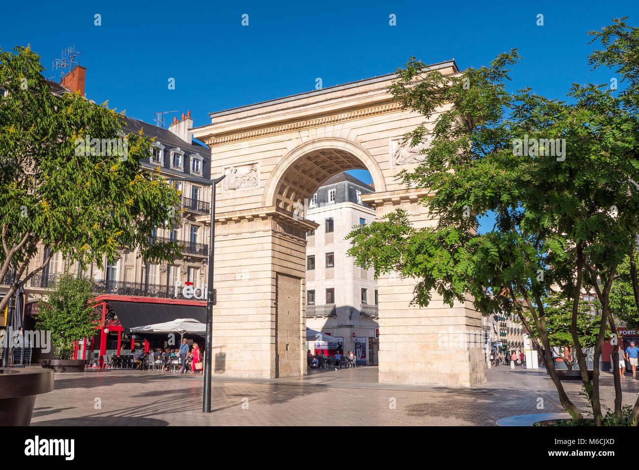 La Porte Guillaume Place Darcy DIJON Côte-d'Or Bourgogne-Franche-Comté  France Photo Stock - Alamy