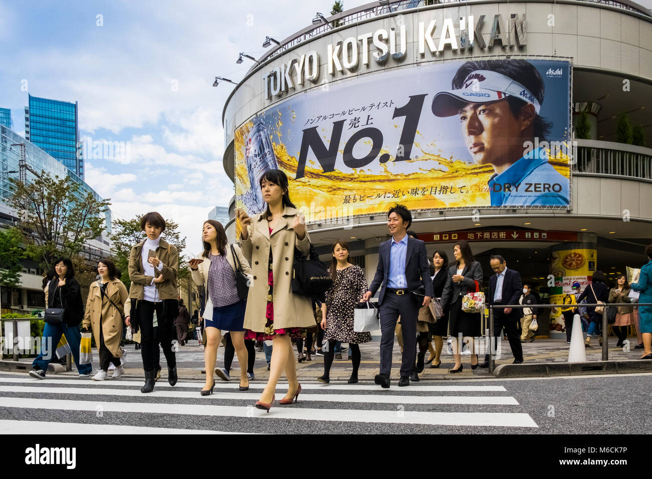 Tokyo, Japon, scène de rue avec passage piétonnier du centre-ville et rues bondées animées dans le quartier de Ginza Banque D'Images