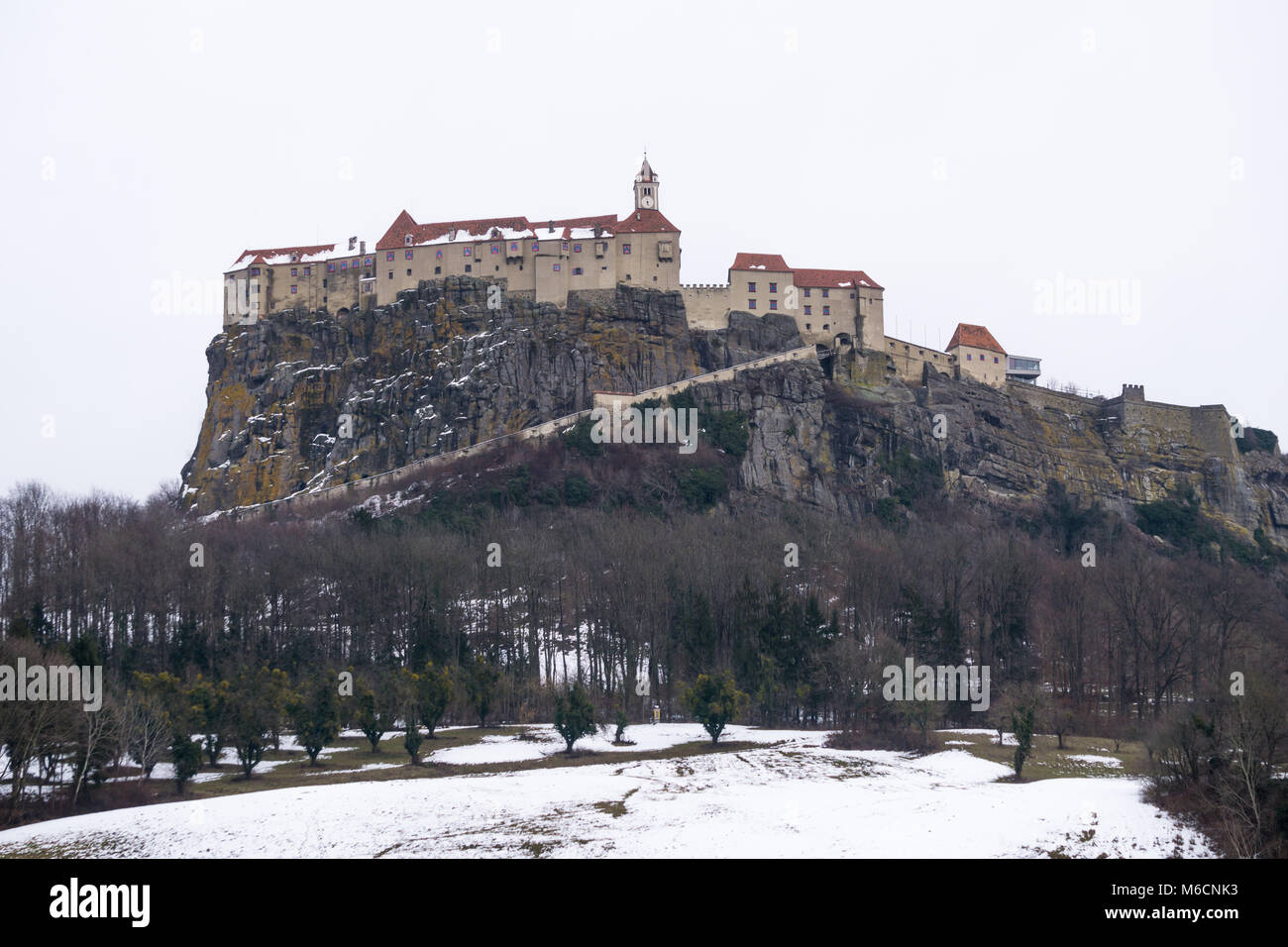 Le château de Riegersburg Autriche du sud en vu de l'avant, sur une journée d'hiver, gris terne Banque D'Images