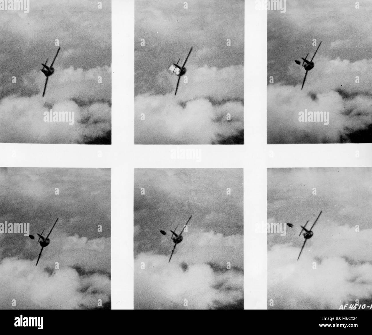 Des photos, prises par la caméra Canon d'une U.S. Air Force F-86 piloté par Slt Edwin E. Aldrin, 'buzz' montrent un MiG-15 communiste abandon pilote son avion après qu'il avait été frappé par le feu de l'Sabre. La Corée, le 14 mai 1953. Banque D'Images
