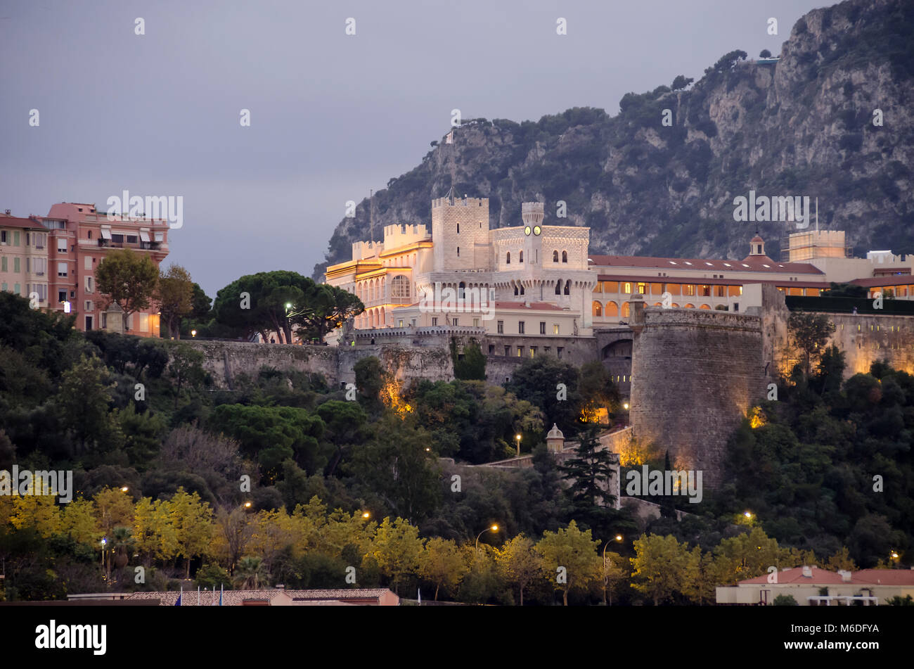 Monaco, Principauté de Monaco - 3 novembre, 2015 : Le point de vue du Palais princier, résidence de l'actuel roi Albert II de la Mer Méditerranée Banque D'Images