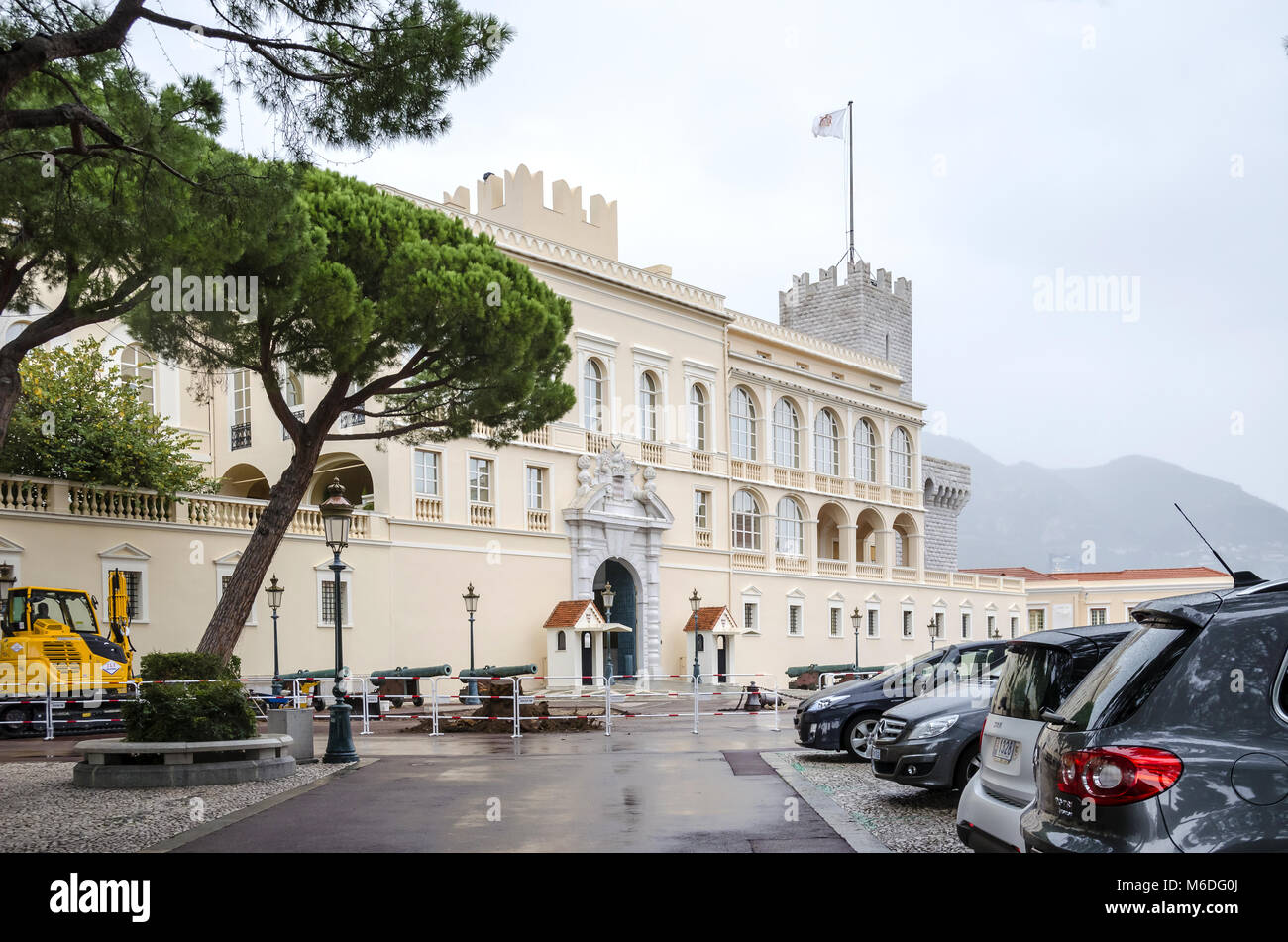 Monaco, Principauté de Monaco - 3 novembre, 2015 : Le point de vue de l'entrée dans le Palais du Prince, accueil de l'actuel roi Albert II Banque D'Images