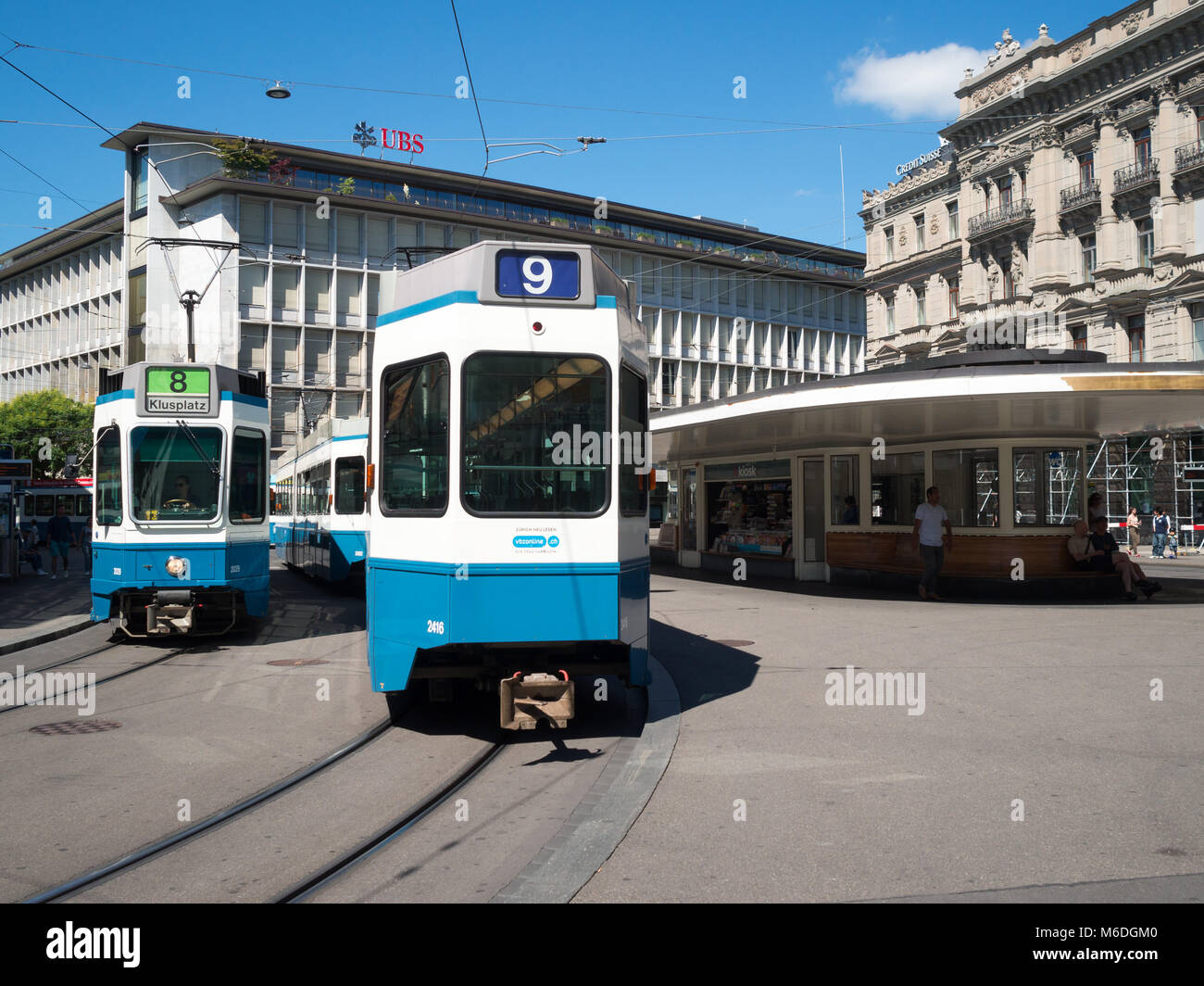 Les tramways à Paradeplatz Zurich Banque D'Images