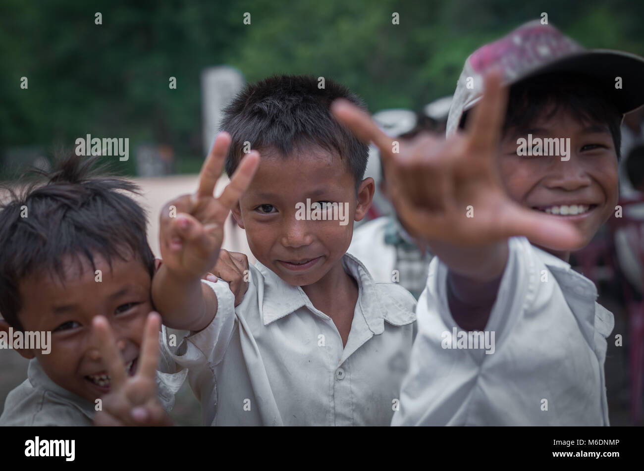 SIEM REAP, Cambodge - 2 mai : les garçons non identifiés de Cambodgiens à spean kabal le 2 mai 2015 à Siem Reap, Cambodge Banque D'Images