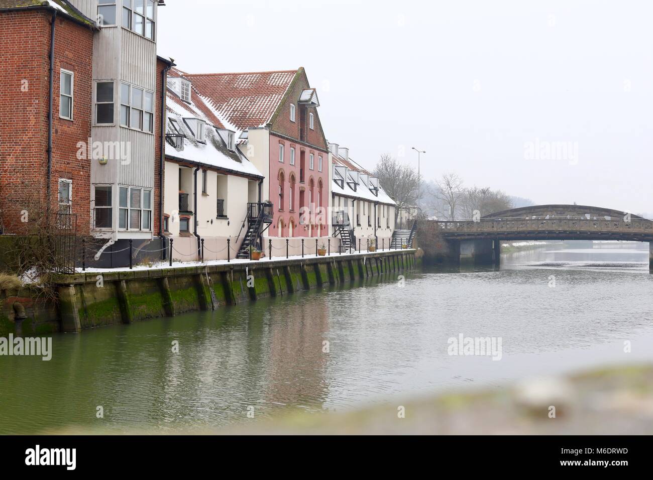 Appartements / appartements par la rivière Gipping à Ipswich, Suffolk. Mars 2018. Banque D'Images