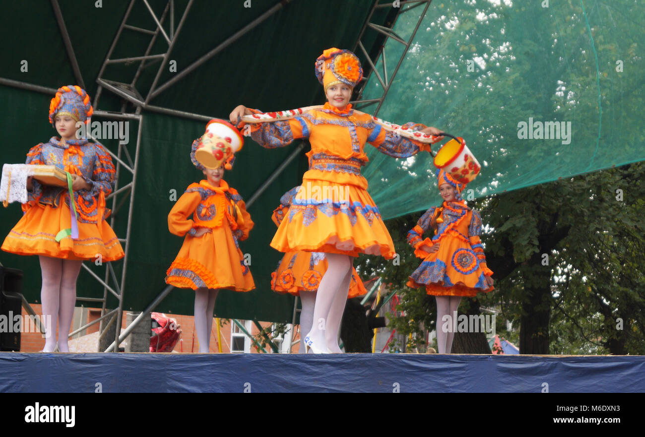 Vyaznikovskiy théâtre de la mode bébé sur scène à jour de la ville Mstery Banque D'Images