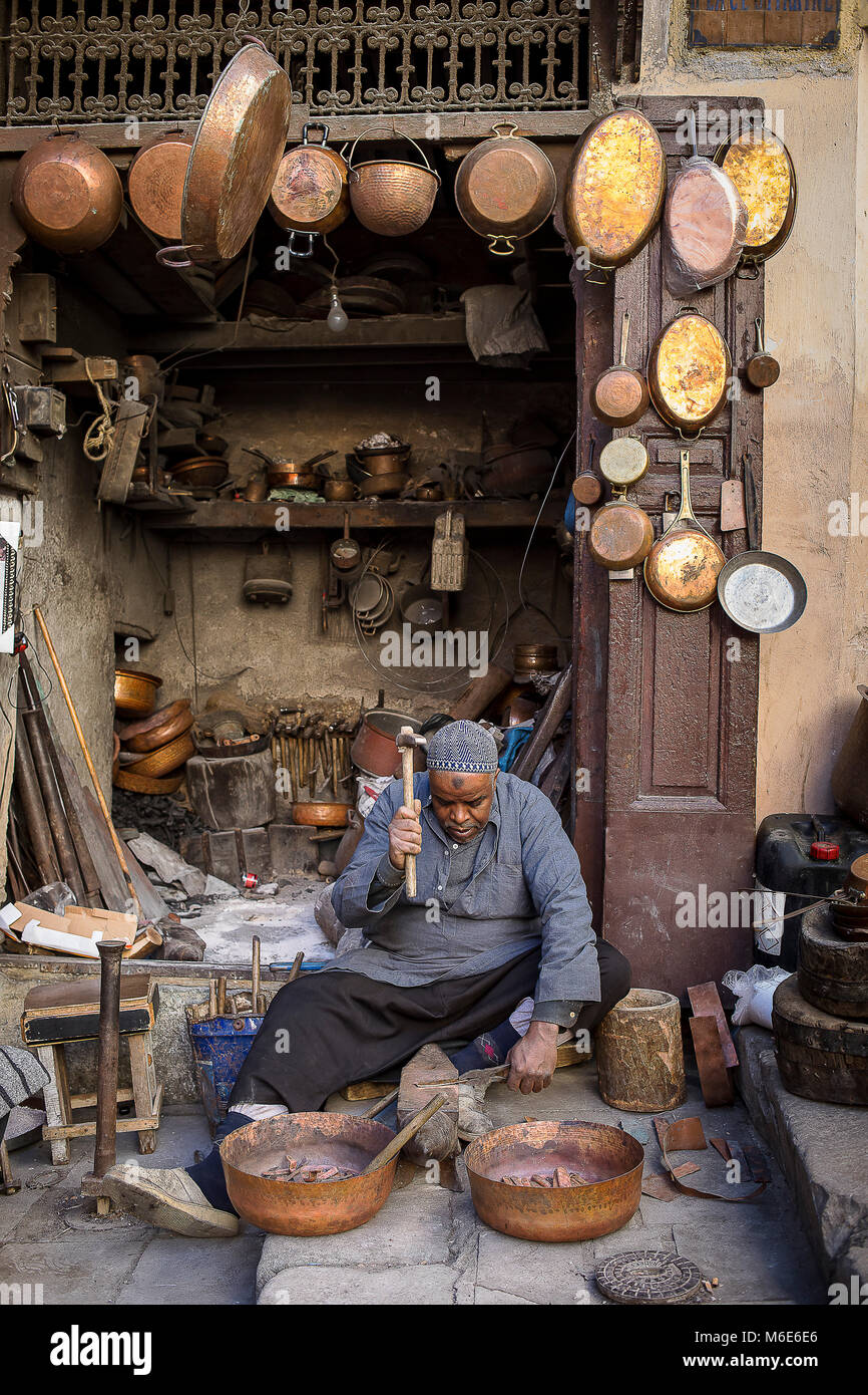 Métallier, atelier à l'endroit comme Seffarine. Fès.Maroc Banque D'Images