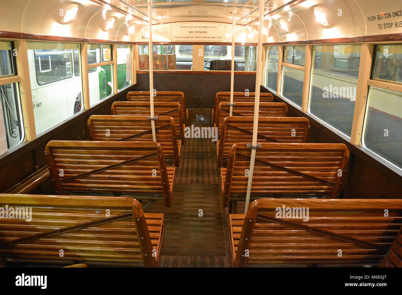 À l'intérieur des années 1960, le bus no. 5 Musée des Transports à Ipswich, Suffolk, Angleterre Banque D'Images