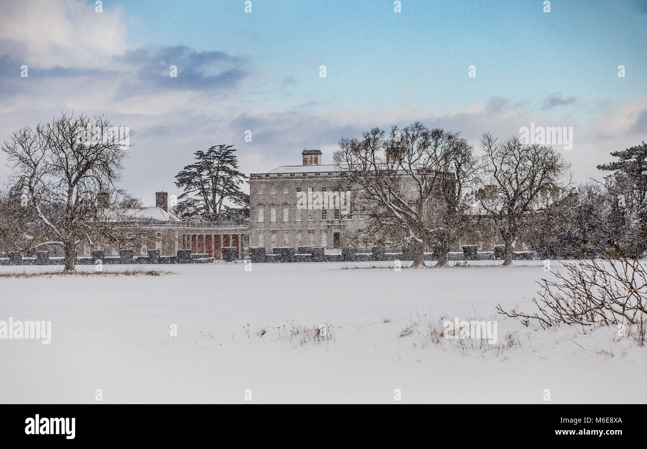 Paysage d'hiver à Castletown House à Celbridge comme bête de l'est l'envoie à travers l'Irlande les blizzards de neige. Celbridge, comté de Kildare, Irlande Banque D'Images