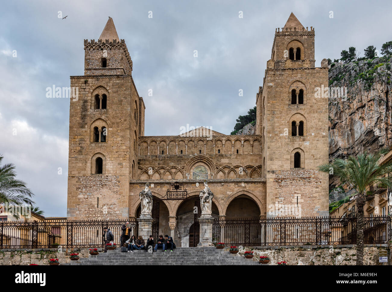 -La Cathédrale Basilique, une église catholique romaine de Cefalù, Sicile, Italie Banque D'Images