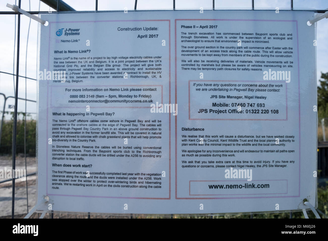 Nemo Link signe à The Pegwell Bay près de Ramsgate, Kent, où la présence d'électricité à haute tension câbles reliant le UK National Grid à Belgique, juillet 2017. Banque D'Images Nemo Link signe à The Pegwell Bay près de Ramsgate, Kent, où la présence d'électricité à haute tension câbles reliant le UK National Grid à Belgique, juillet 2017. Banque D'Images