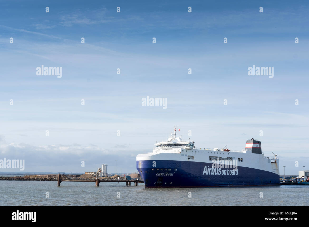 Le Ciudad de Cadiz du traversier roulier à l'amarrage dans Ramsgate réalise des pièces pour l'Airbus A380 entre les usines en Europe et au Royaume-Uni. Banque D'Images