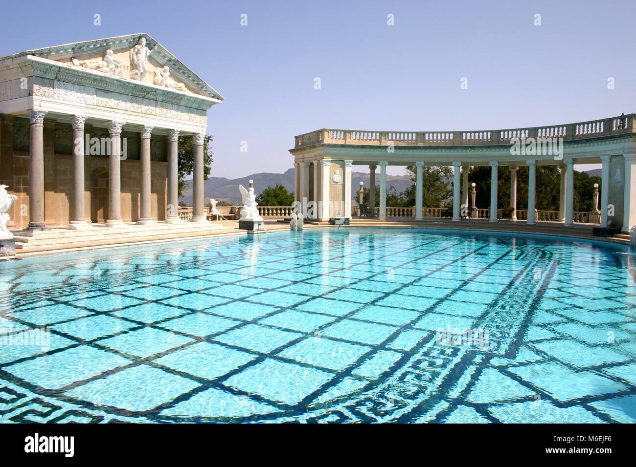 Piscine à Hearst Castle, monument historique Banque D'Images