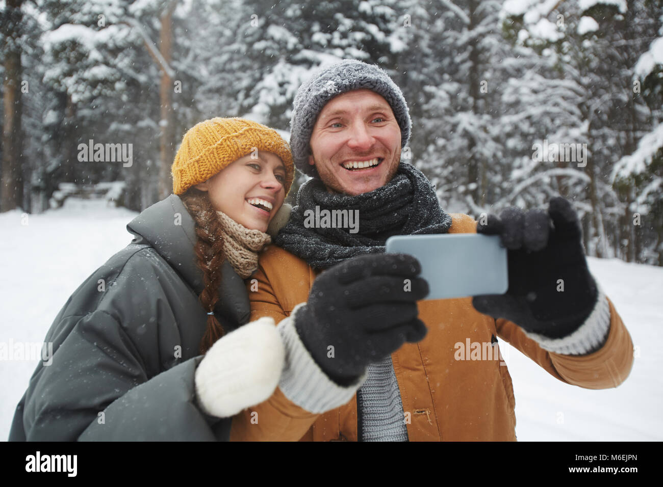 Photographing in forest Banque D'Images