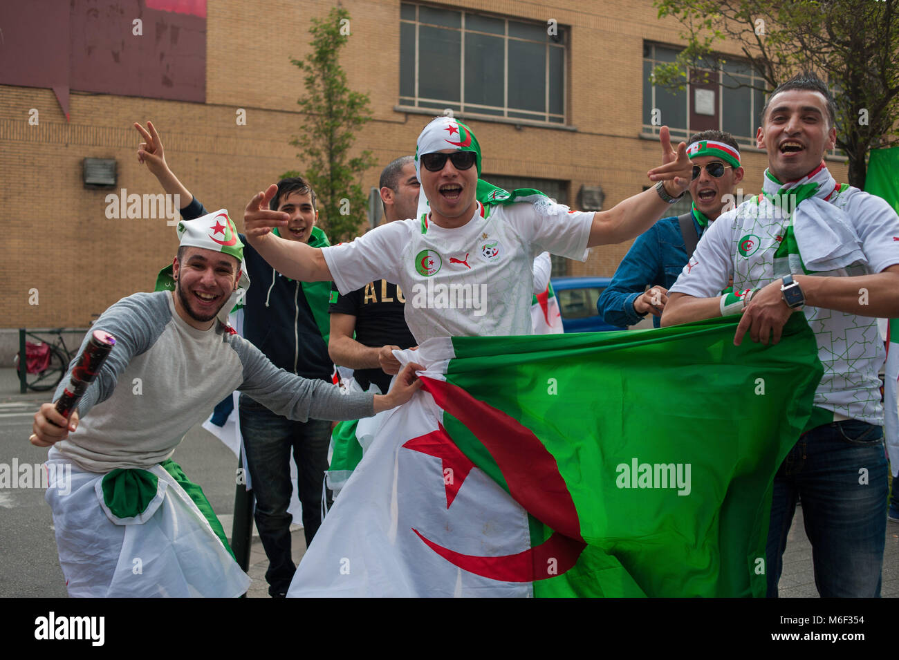 Bruxelles. Les supporters algériens célèbrent au cours du monde, Molenbeek. La Belgique. Banque D'Images