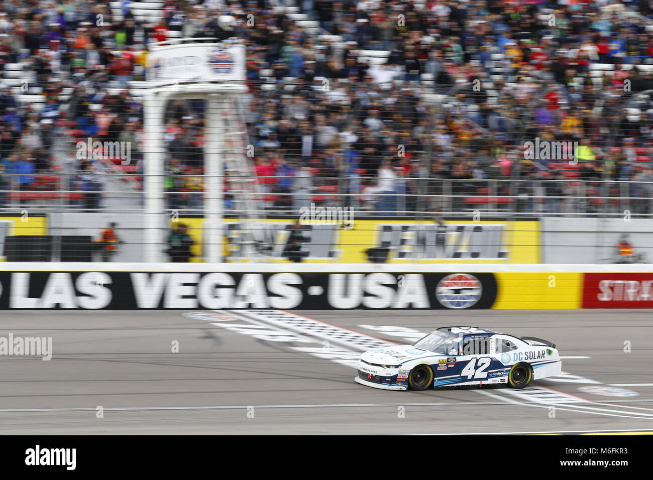 Las Vegas, Nevada, USA. 3e Mar, 2018. Mars 03, 2018 - Las Vegas, Nevada, USA : Kyle Larson (42) gagne la Boyd Gaming 300 à Las Vegas Motor Speedway de Las Vegas, Nevada. Crédit : Chris Owens Asp Inc/ASP/ZUMA/Alamy Fil Live News Banque D'Images