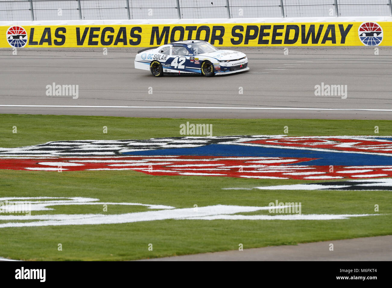 Las Vegas, Nevada, USA. 3e Mar, 2018. Mars 03, 2018 - Las Vegas, Nevada, USA : Kyle Larson (42) gagne la Boyd Gaming 300 à Las Vegas Motor Speedway de Las Vegas, Nevada. Crédit : Chris Owens Asp Inc/ASP/ZUMA/Alamy Fil Live News Banque D'Images