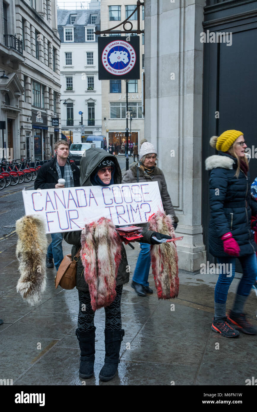 Londres, Royaume-Uni, le 3 mars 2018. Droits des animaux manifestation  devant le magasin de la Bernache du Canada dans Regent Street. Les  militants ont régulièrement protesté à l'extérieur depuis le magasin a