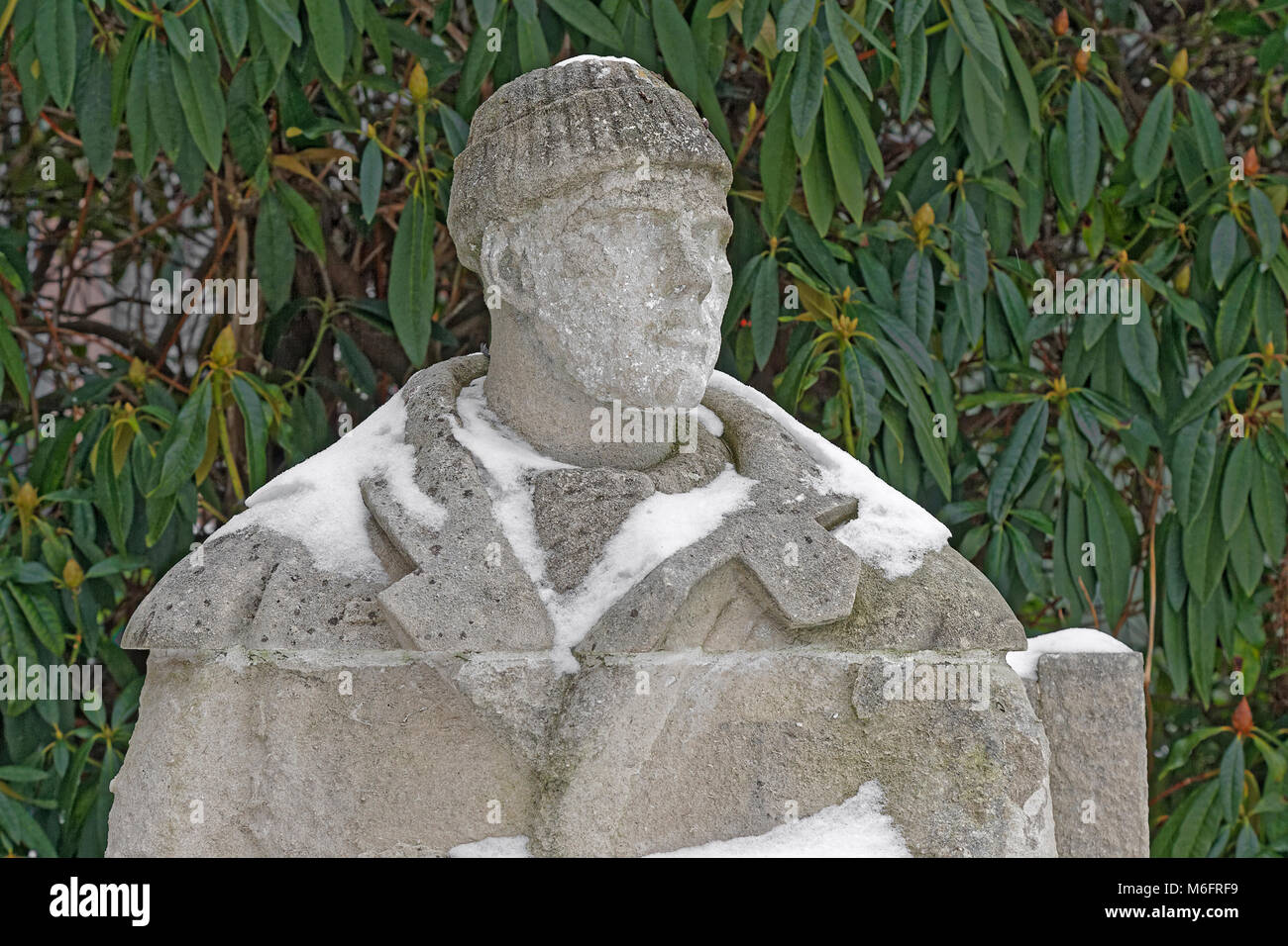 WW2 sculpture navale d'une Marine royale et de l'Artillerie royale marin par Charles Wheeler maintenant au cimetière de Brookwood. Banque D'Images