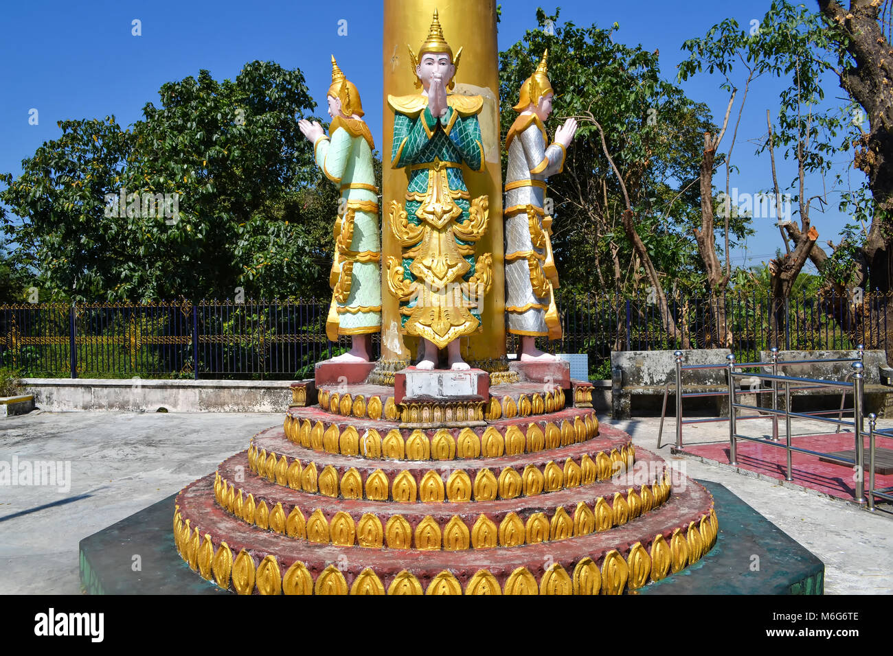 Détails de la statue de Bouddha à la Pagode Kyaikpun à Bago en Birmanie Myanmar Banque D'Images