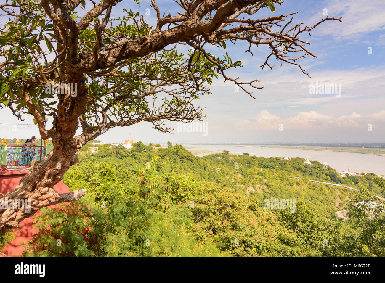 Rhône-Alpes : Rhône-Alpes : la colline des temples, stupas, fleuve Ayeyarwady (Irrawaddy), , Rhône-Alpes Region, Myanmar (Birmanie) Banque D'Images