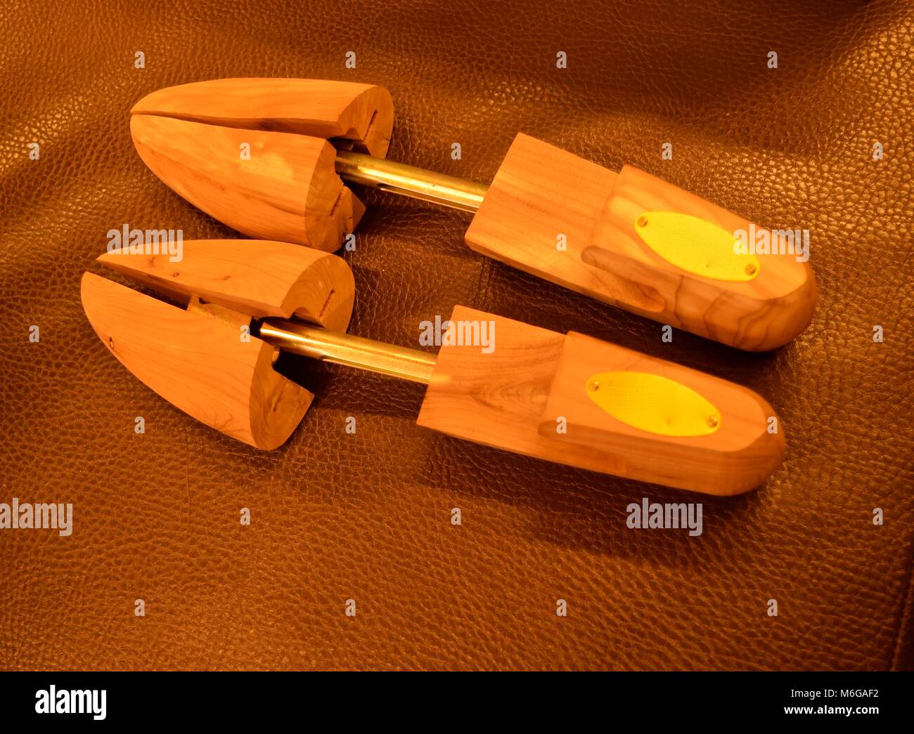 Les civières de sabots de bois, pour vous aider à mettre en place vos  chaussures pied Photo Stock - Alamy