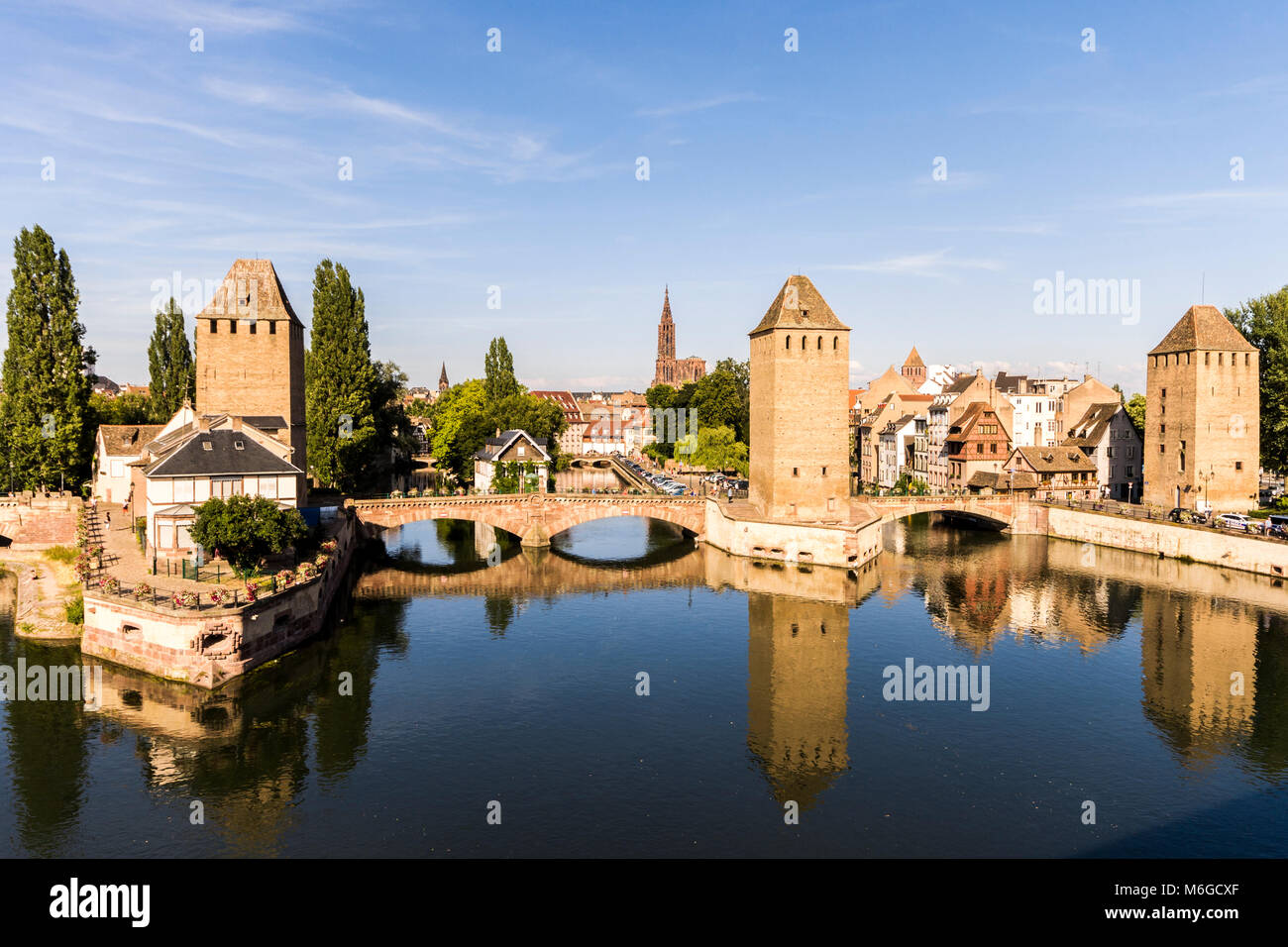 Vue sur le Ponts Couverts et la cathédrale de Strasbourg depuis le Barrage Vauban. Un site du patrimoine mondial depuis 1988 Banque D'Images