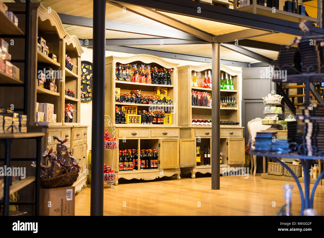 Barcelone, Espagne - 13 janvier 2018 : Rural wine shop de sangria et d'huile d'olive sur le territoire d'ensemble architectural Poble Espanyol. Créé en 1929 Banque D'Images