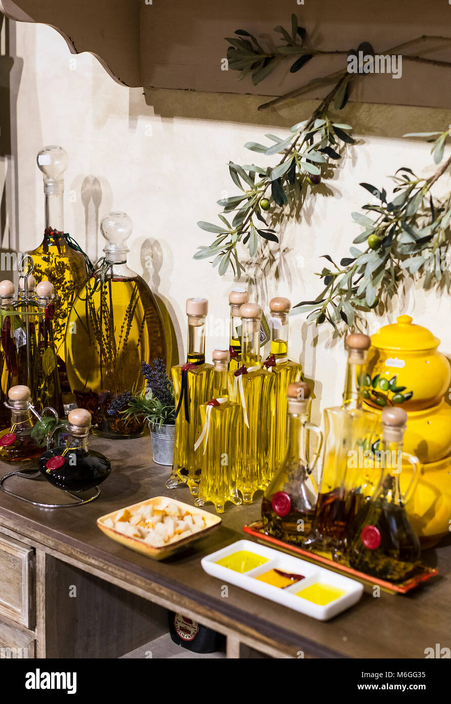 Barcelone, Espagne - 13 janvier 2018 : Rural wine shop de sangria et d'huile d'olive sur le territoire d'ensemble architectural Poble Espanyol. Créé en 1929 Banque D'Images