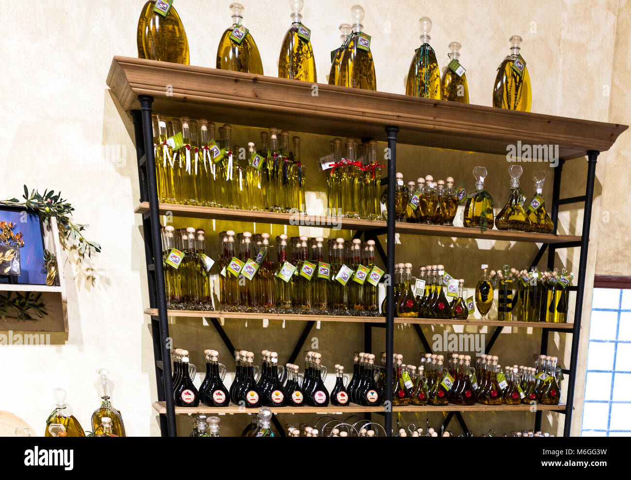 Barcelone, Espagne - 13 janvier 2018 : Rural wine shop de sangria et d'huile d'olive sur le territoire d'ensemble architectural Poble Espanyol. Créé en 1929 Banque D'Images