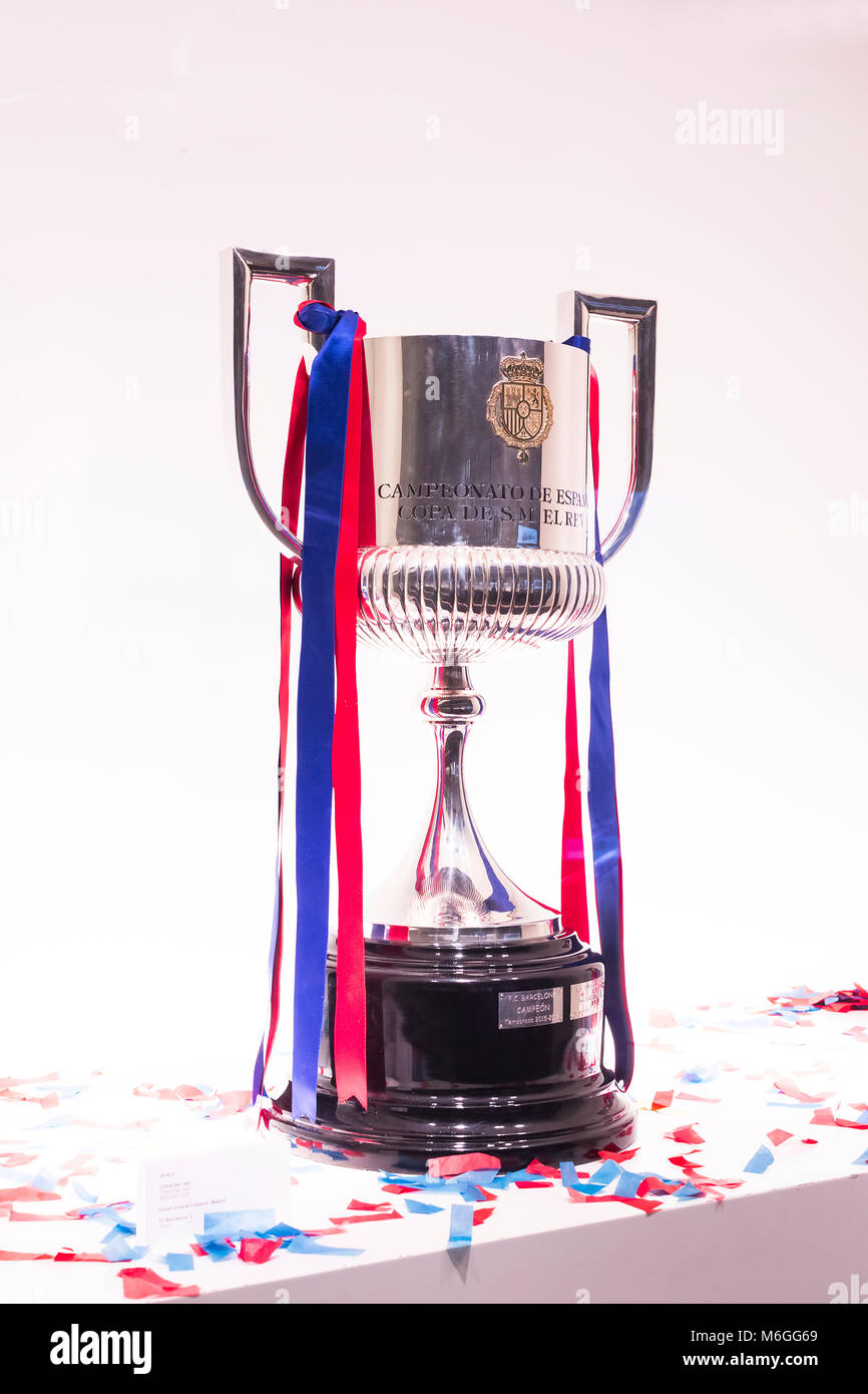 Barcelone, Espagne - 12 janvier 2018 : Le musée de trophées des coupelles et des bourses de l'équipe de FC Barcelone dans le Camp Nou. Banque D'Images