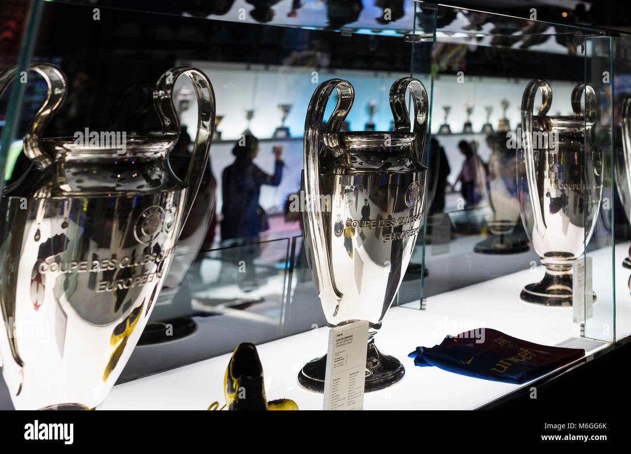Barcelone, Espagne - 12 janvier 2018 : Le musée de trophées des coupelles et des bourses de l'équipe de FC Barcelone dans le Camp Nou. Banque D'Images