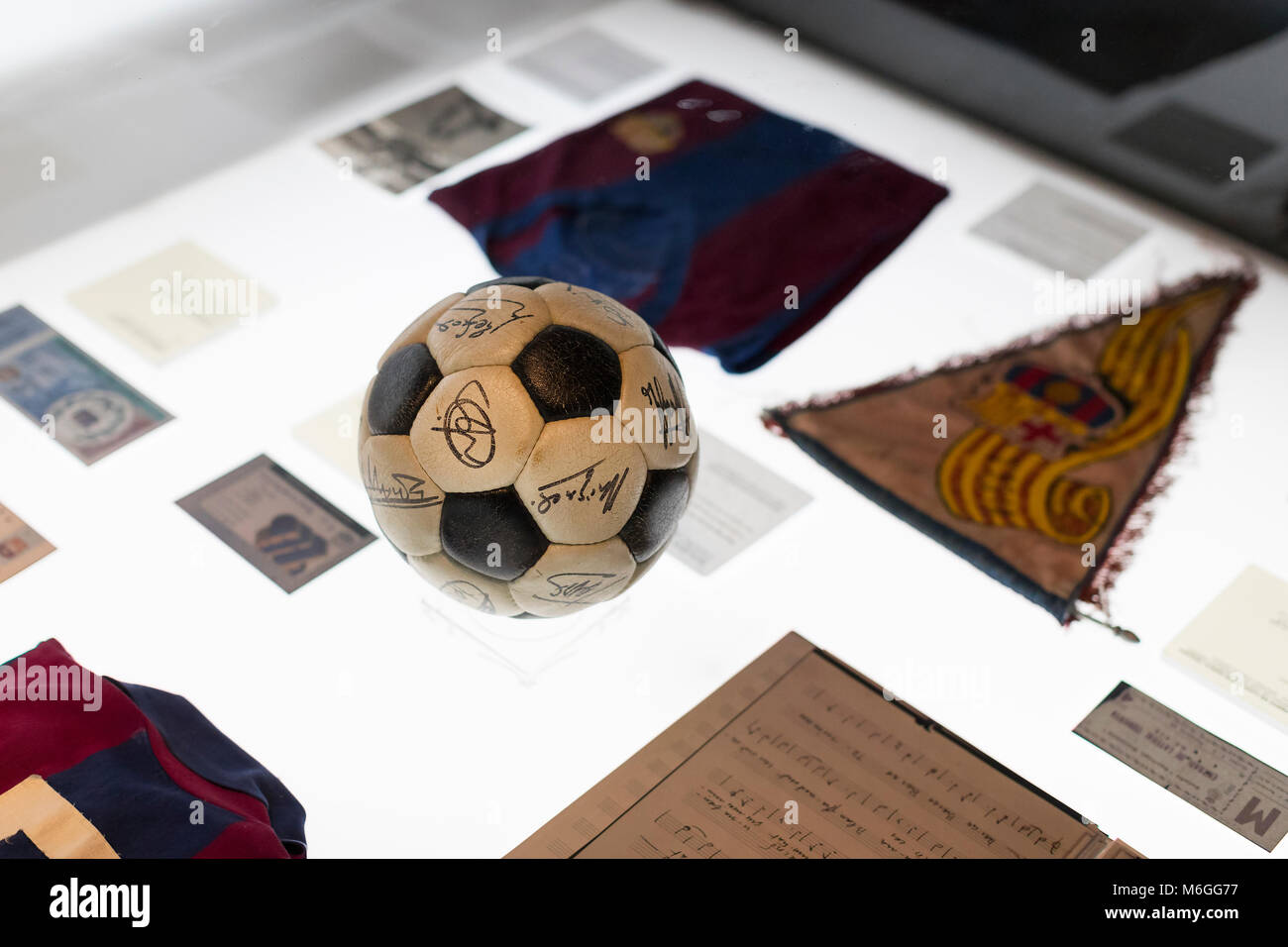 Barcelone, Espagne - 12 janvier 2018 : Le musée de trophées des coupelles et des bourses de l'équipe de FC Barcelone dans le Camp Nou. Banque D'Images