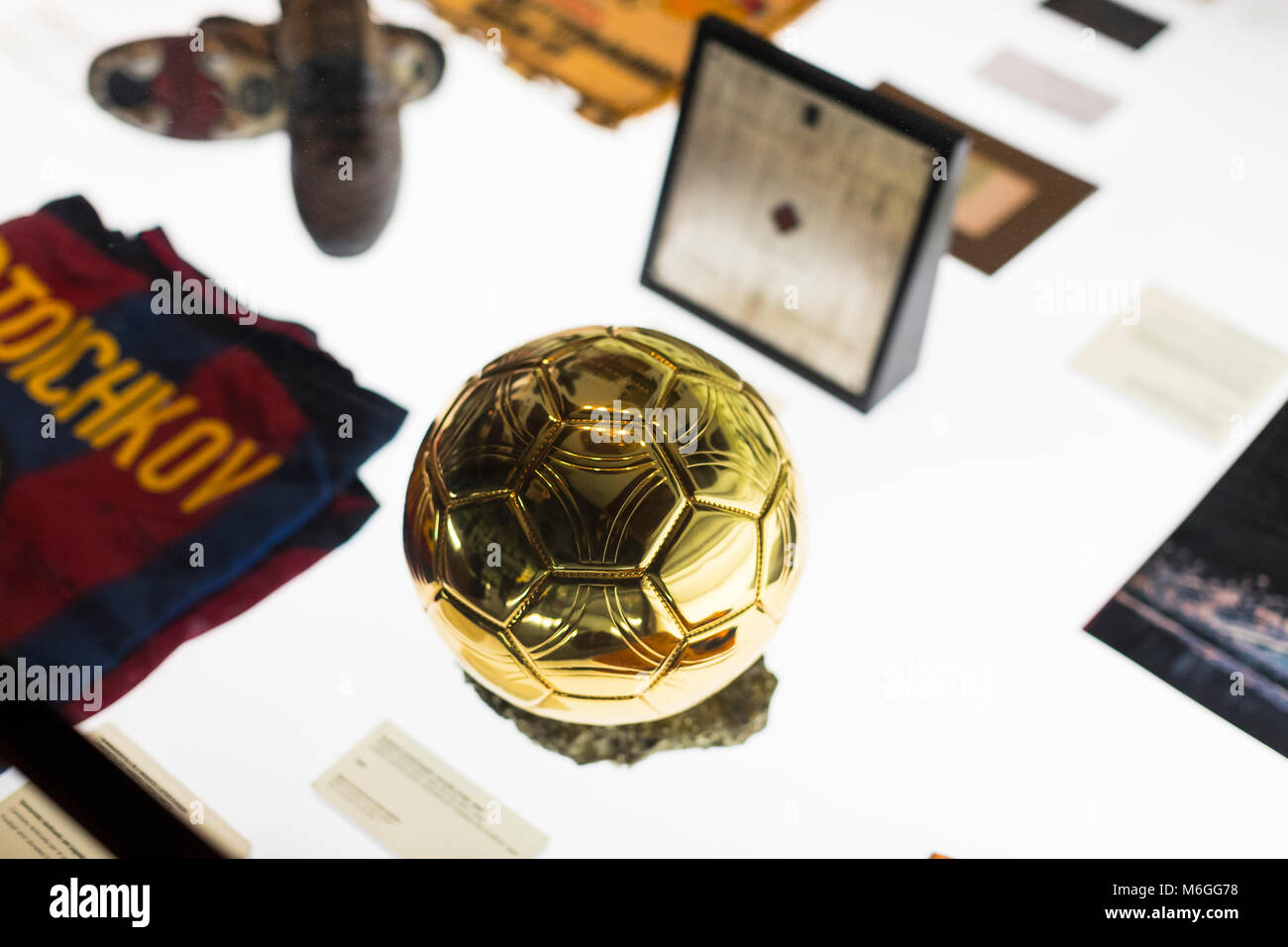 Barcelone, Espagne - 12 janvier 2018 : Le musée de trophées des coupelles et des bourses de l'équipe de FC Barcelone dans le Camp Nou. Banque D'Images