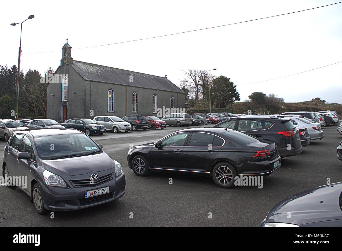Dimanche matin et tout le village est à l'église de congrégation messe du matin. Banque D'Images